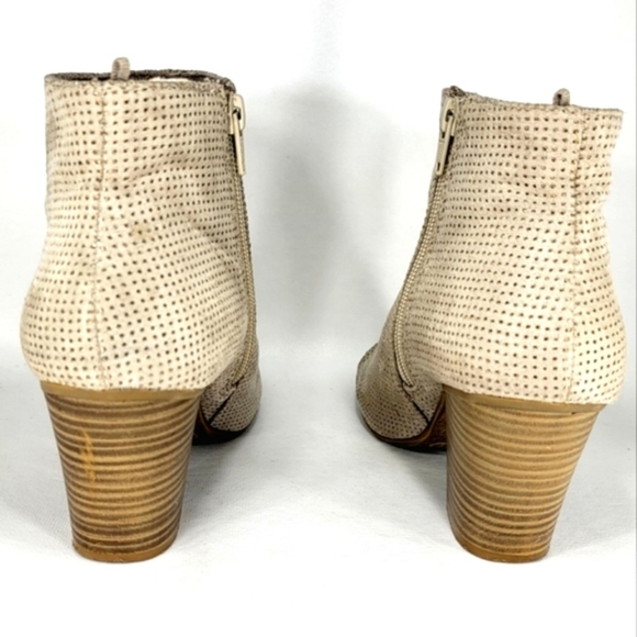 Old Navy Taupe, Perforated, Western Style, Peep Toe Stacked Heel Bootie. WMS 7M - Picture 7 of 12